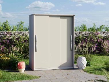 Ein zeitloser Geraeteschrank 'Florian_2107_XL' mit offenen Grauen Tueren, speziell für den Aussenbereich. Die offenen Tueren bieten Einblick in die durchdachte Innenaufteilung, während die Graue Farbe Eleganz verleiht. Ideal für Garten oder Terrasse.