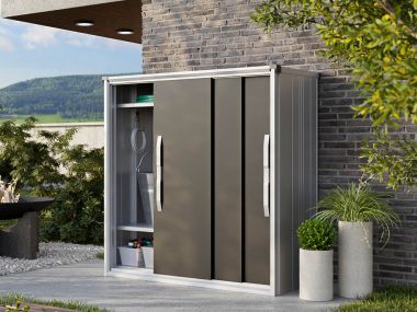 Moderner Geraeteschrank 'Florian_1507_L' mit offenen Anthrazit Tueren für den Aussenbereich. Großzügige Aufbewahrungsfläche, wetterbeständige Oberfläche für Langlebigkeit.