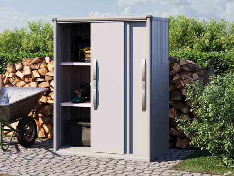 Zeitloser Geraeteschrank 'Florian_1207' mit offenen Grauen Tueren, speziell für Aussenbereich. Offene Tueren bieten Einblick in durchdachte Innenaufteilung. Graue Farbe verleiht Eleganz. Ideal für Garten oder Terrasse.