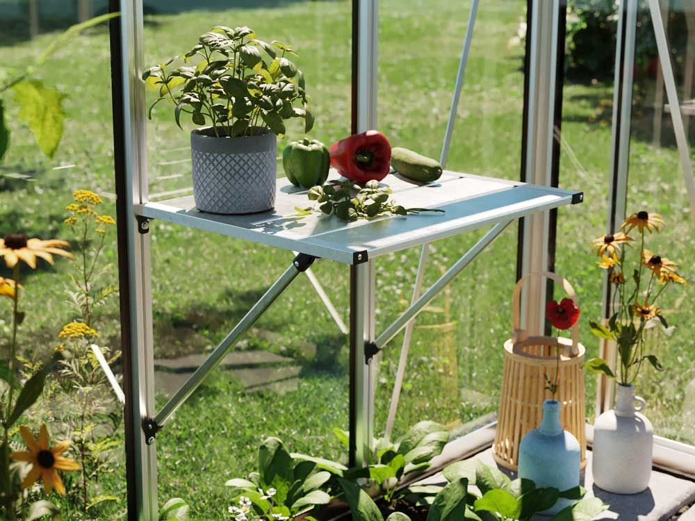 Entdecken Sie unseren stabilen Ablagetisch aus Aluminium für Ihr Gewächshaus, ideal zum Abstellen und Pflegen von Pflanzen. Die ergonomische Höhe erleichtert das Bepflanzen von Pflanzgefäßen und das Gießen.